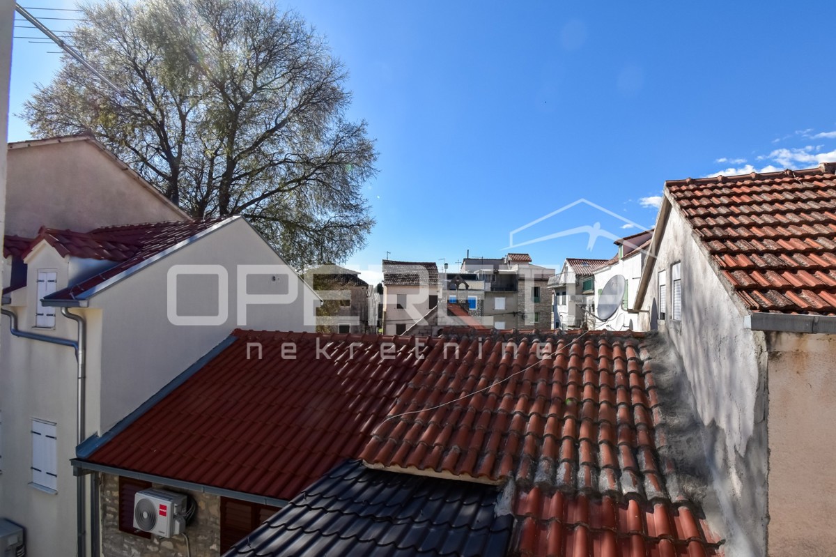Casa a schiera nel centro storico, Kaštel Lukšić, 90 m2
