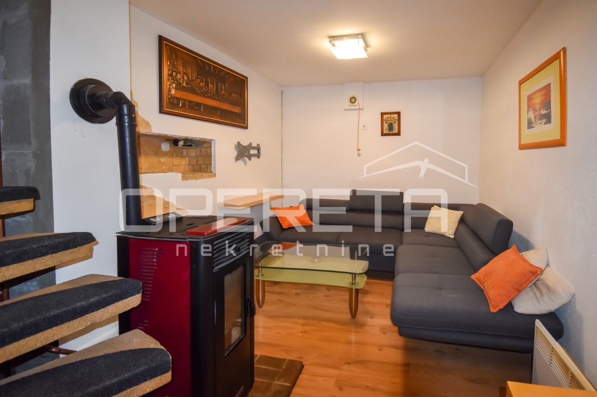 Casa a schiera nel centro storico, Kaštel Lukšić, 90 m2