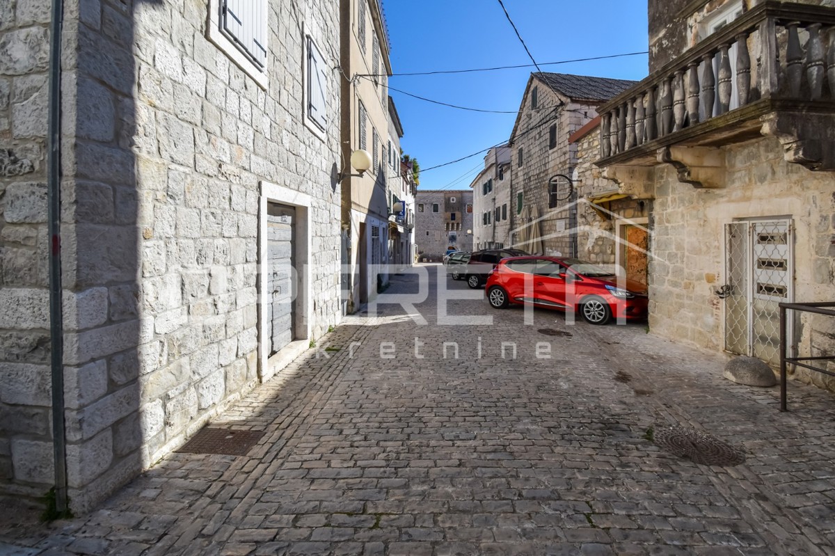 Casa a schiera nel centro storico, Kaštel Lukšić, 90 m2