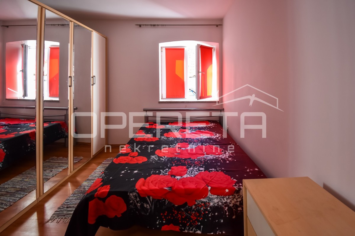 Casa a schiera nel centro storico, Kaštel Lukšić, 90 m2