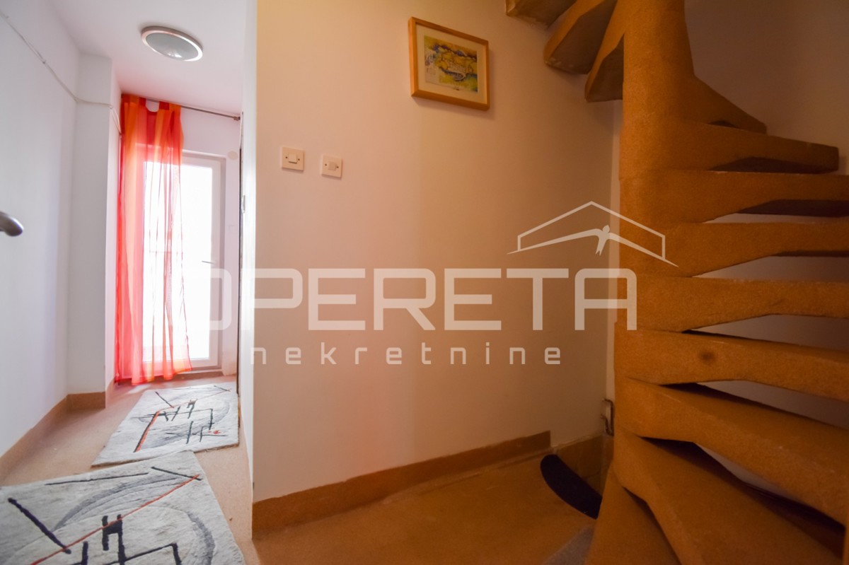 Casa a schiera nel centro storico, Kaštel Lukšić, 90 m2