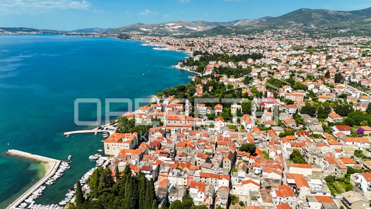 Casa a schiera nel centro storico, Kaštel Lukšić, 90 m2