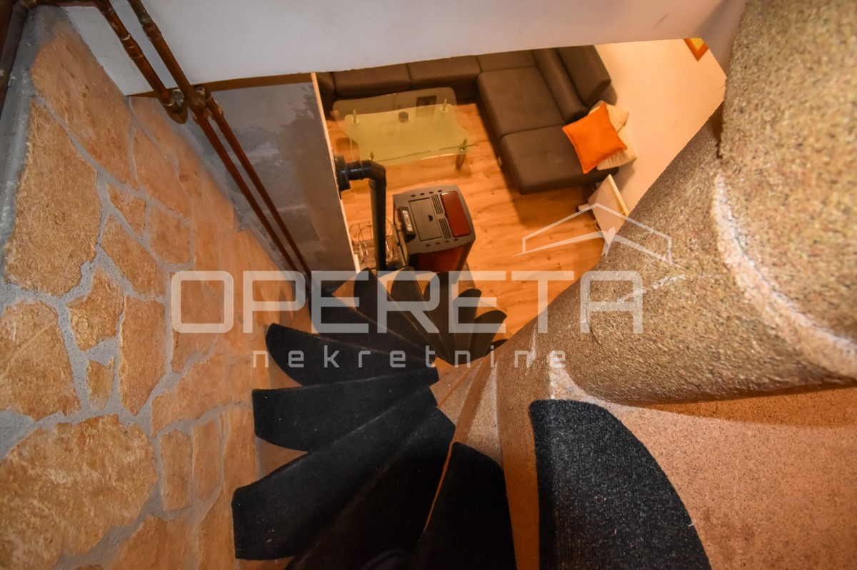 Casa a schiera nel centro storico, Kaštel Lukšić, 90 m2