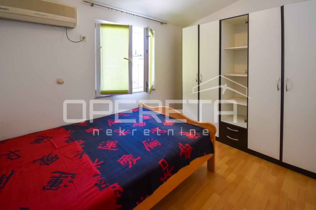 Casa a schiera nel centro storico, Kaštel Lukšić, 90 m2