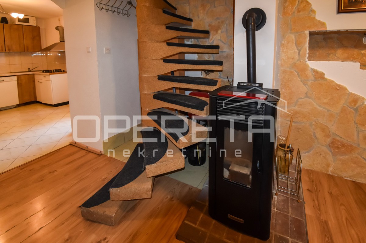 Casa a schiera nel centro storico, Kaštel Lukšić, 90 m2