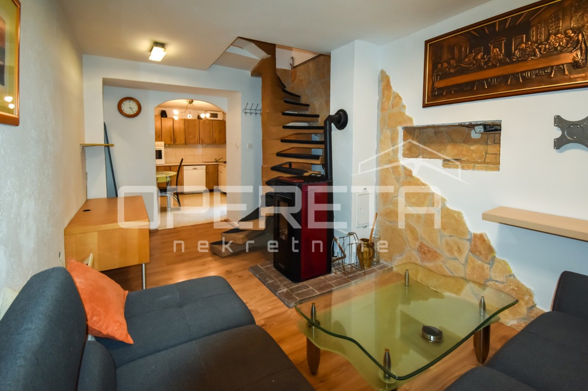 Casa a schiera nel centro storico, Kaštel Lukšić, 90 m2