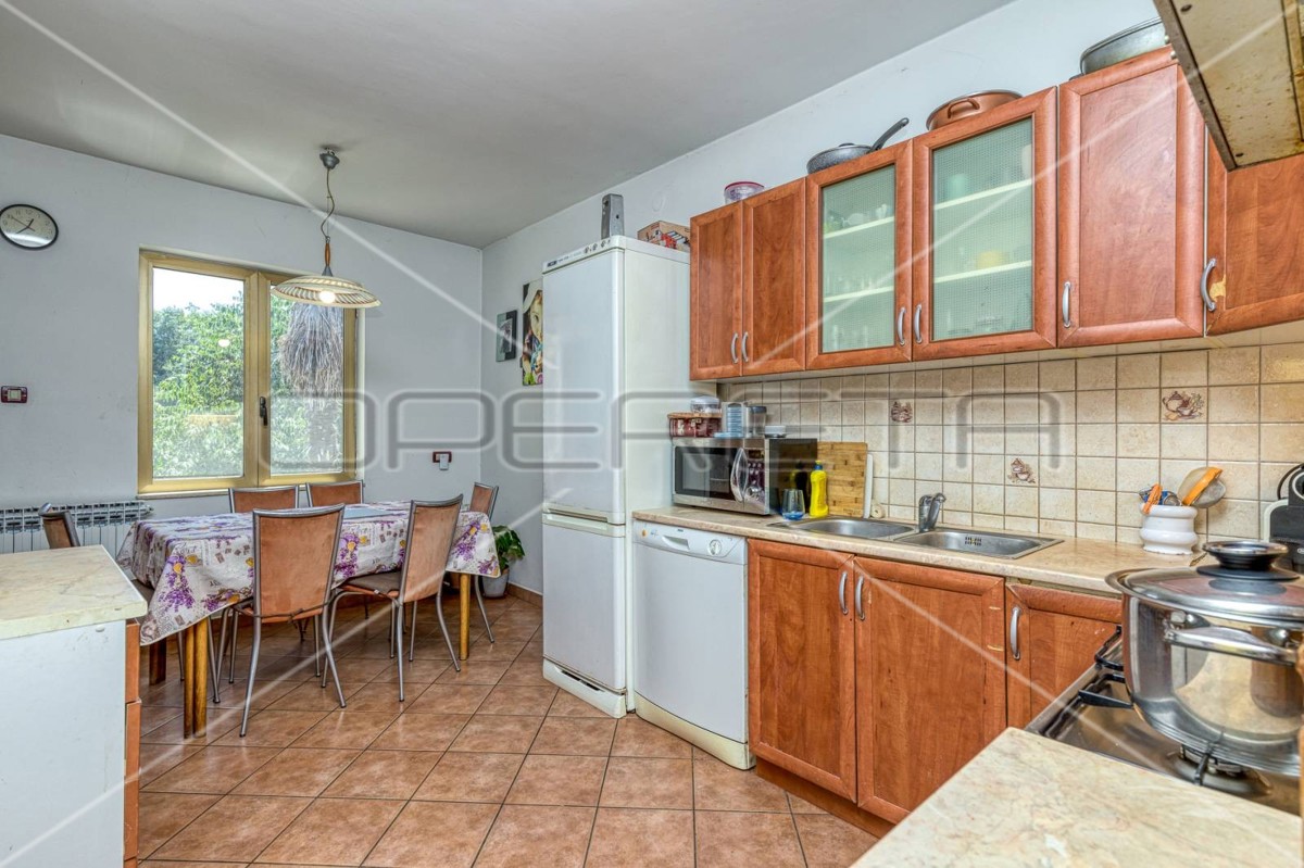 Casa con giardino nel cuore di Rovigno, 316 m2