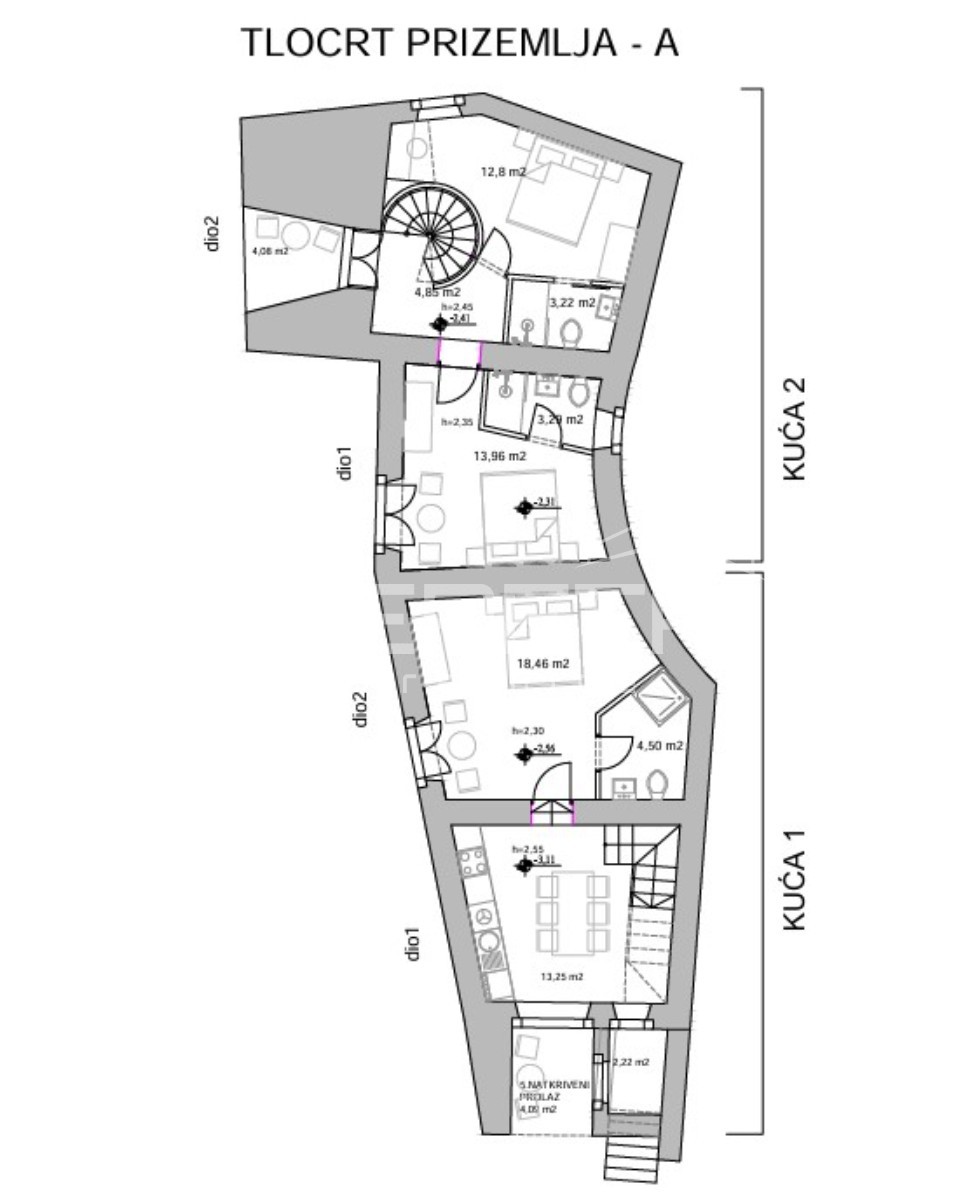 Tre case a schiera da ristrutturare in ottima posizione con vista panoramica.