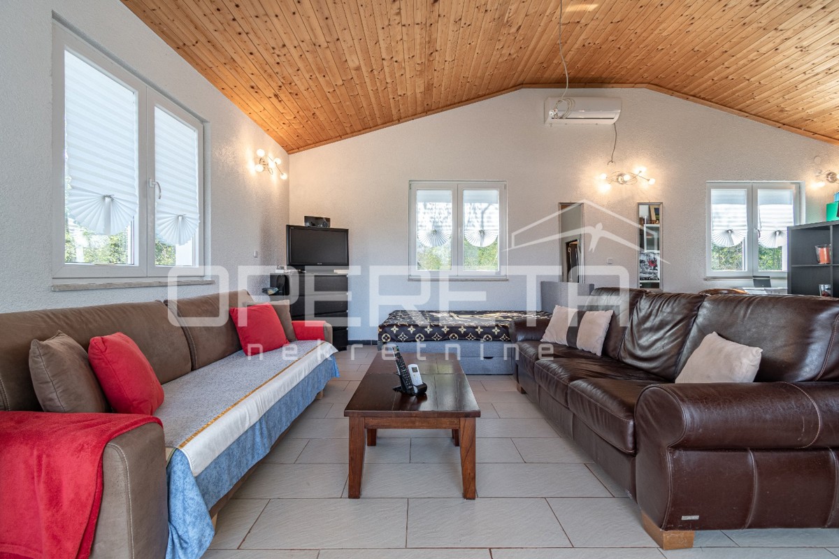 Casa indipendente al piano terra di 84 m2 vicino a Valtura circondata dal verde.