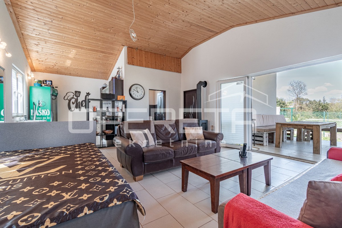 Casa indipendente al piano terra di 84 m2 vicino a Valtura circondata dal verde.