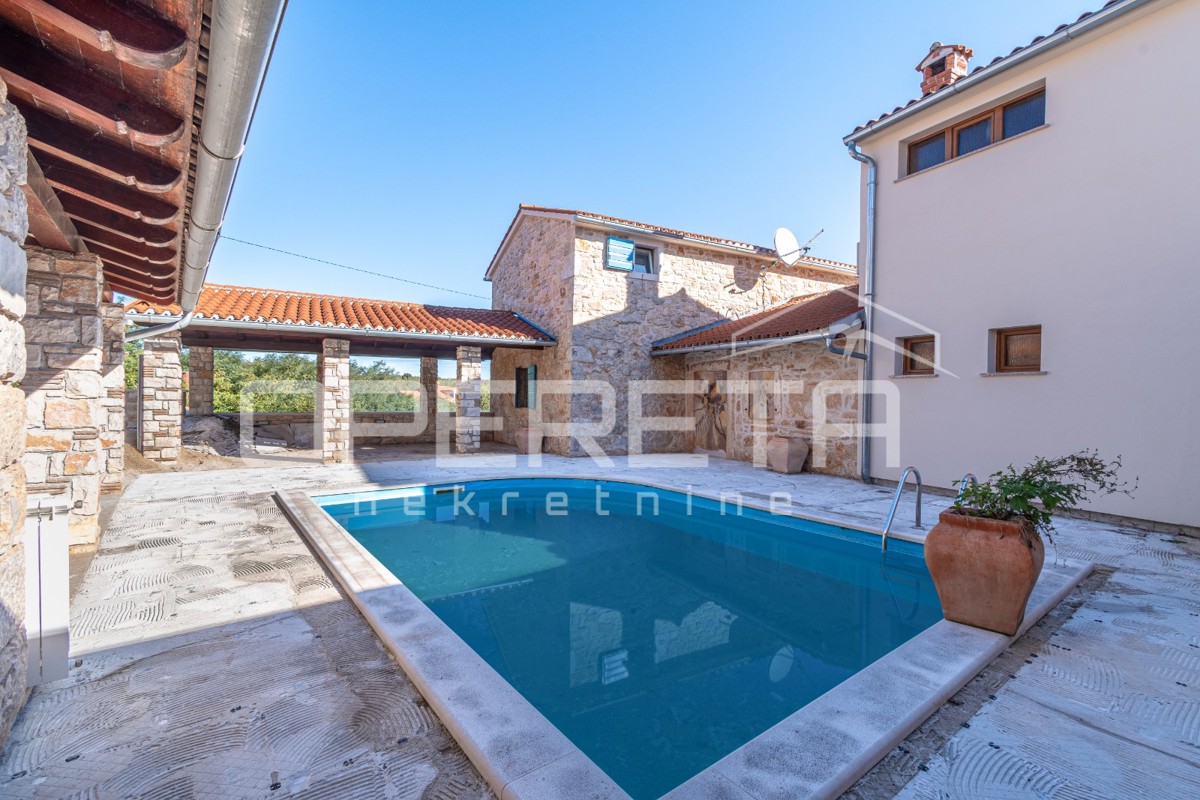 Istria, Zona di Vižinada – Casa istriana ristrutturata con piscina e vista