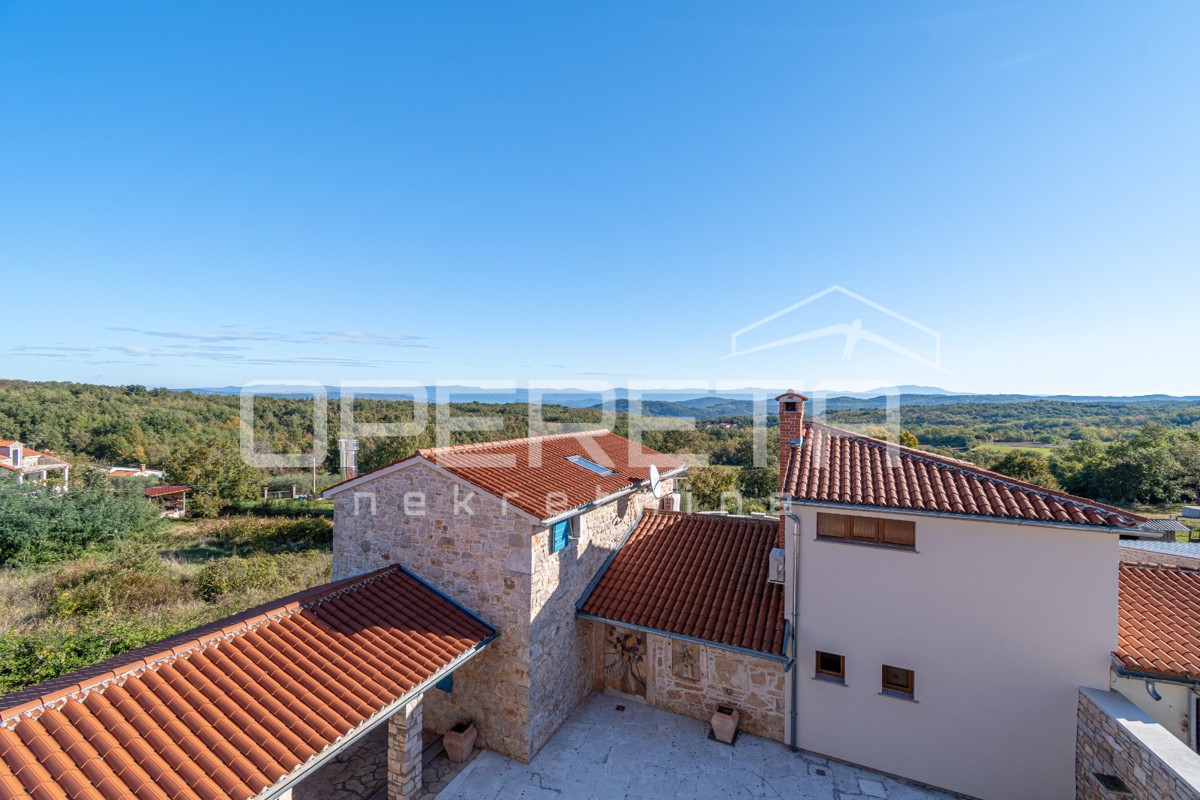Istria, Zona di Vižinada – Casa istriana ristrutturata con piscina e vista