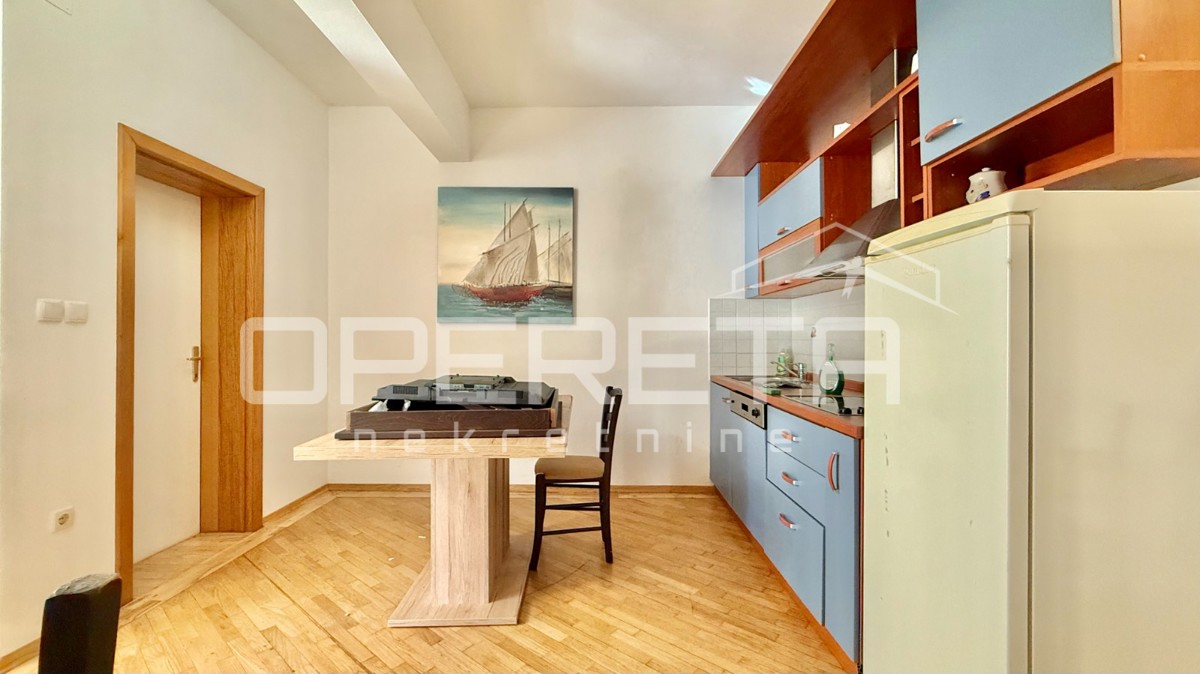 Novalja – Casa bifamiliare con 2 appartamenti trilocali e giardino