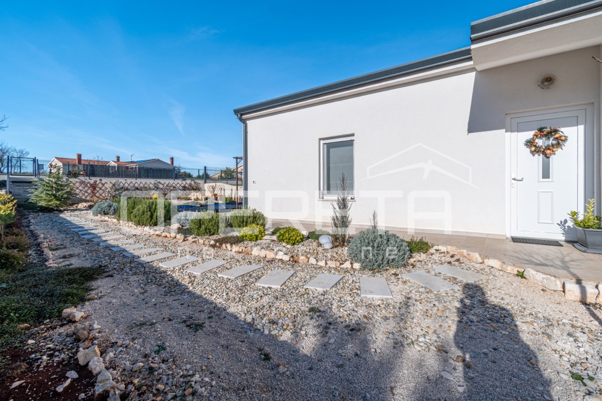 Istria, Tinjan - villa singola con piscina e giardino