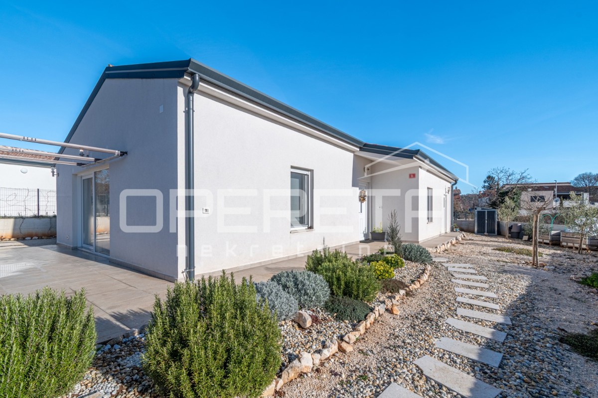 Istria, Tinjan - villa singola con piscina e giardino