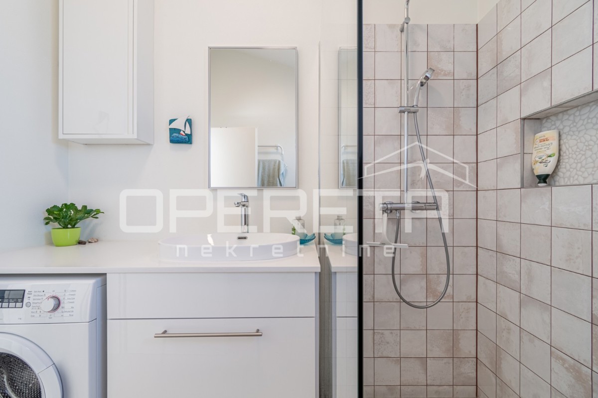 Istria, Tinjan - villa singola con piscina e giardino