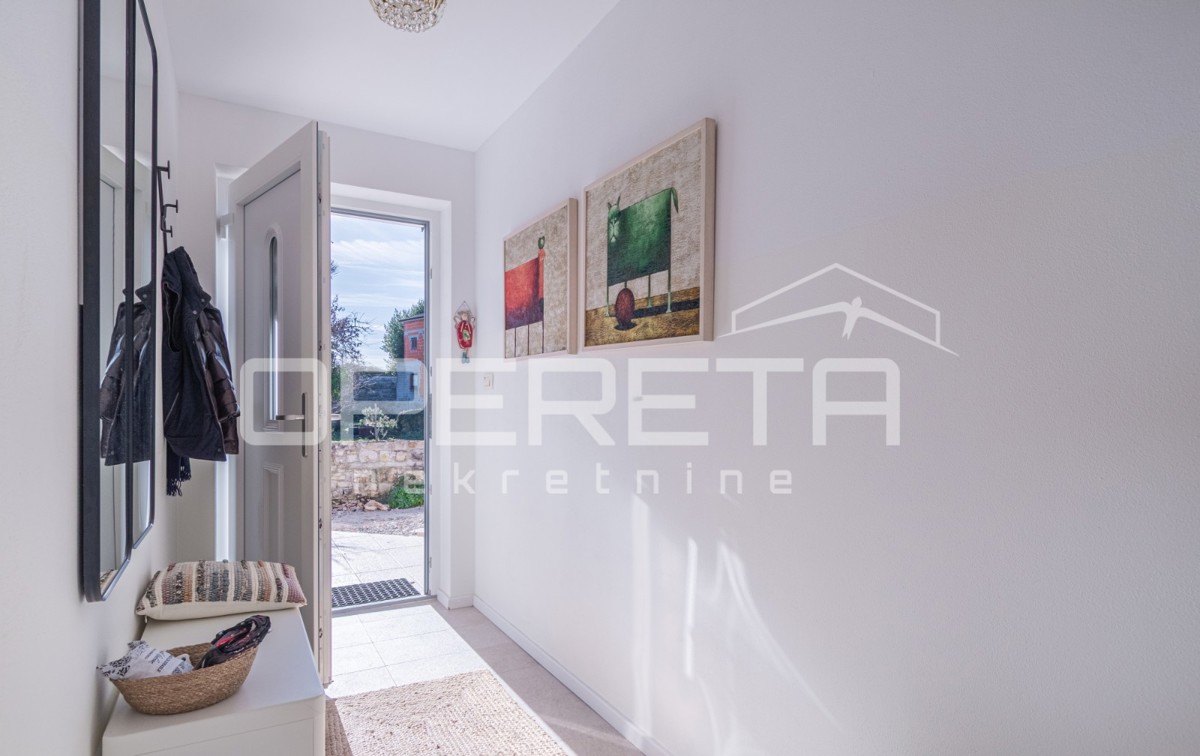 Istria, Tinjan - villa singola con piscina e giardino