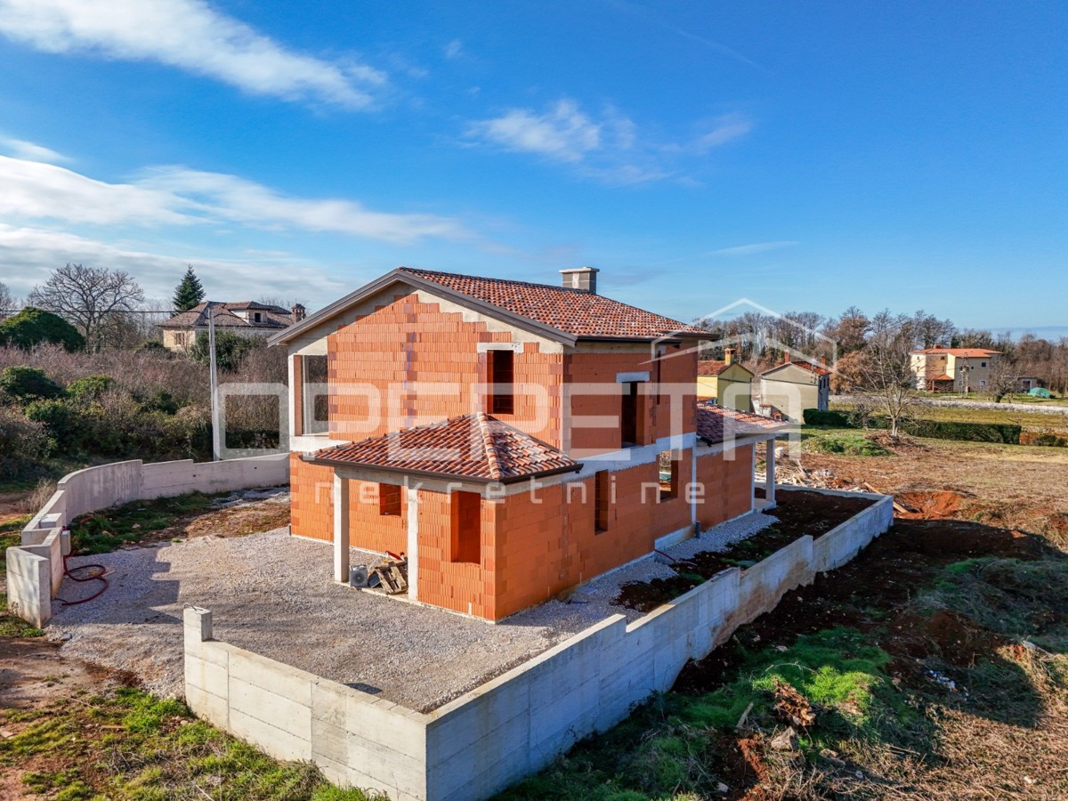Istria, nei dintorni di Višnjan - Casa indipendente in fase di roh bau