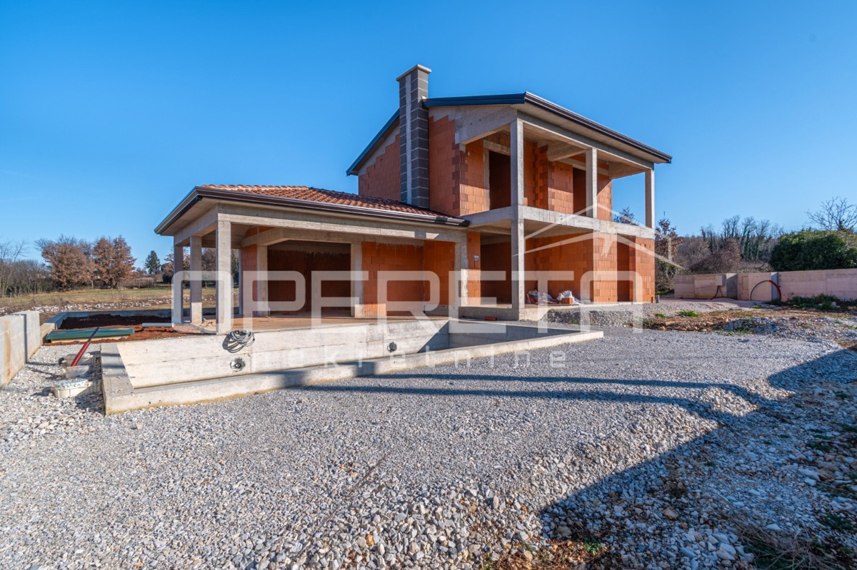 Istria, nei dintorni di Višnjan - Casa indipendente in fase di roh bau