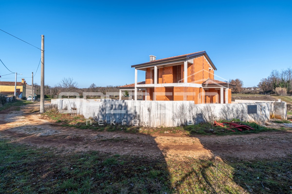 Istria, nei dintorni di Višnjan - Casa indipendente in fase di roh bau