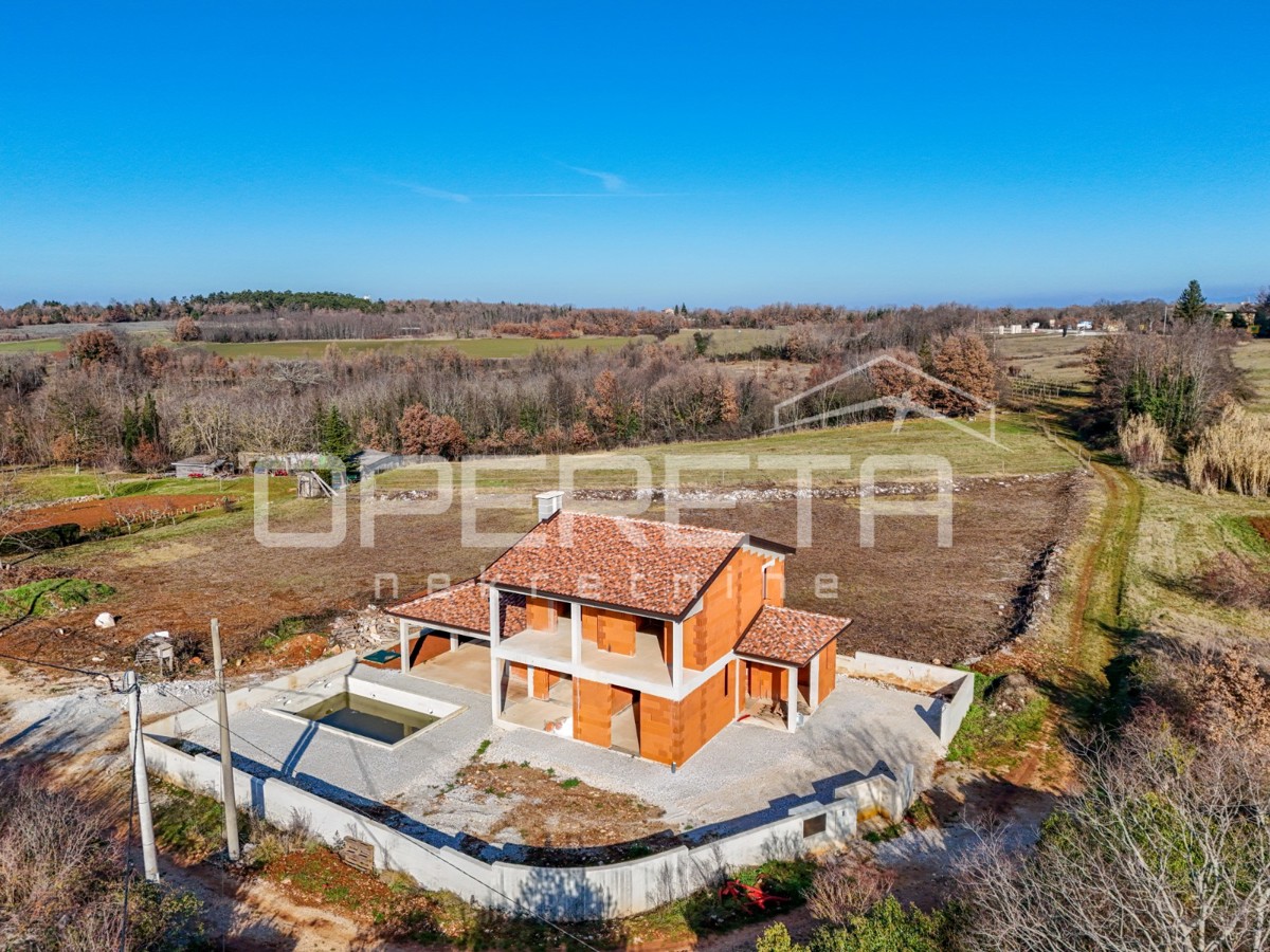 Istria, nei dintorni di Višnjan - Casa indipendente in fase di roh bau
