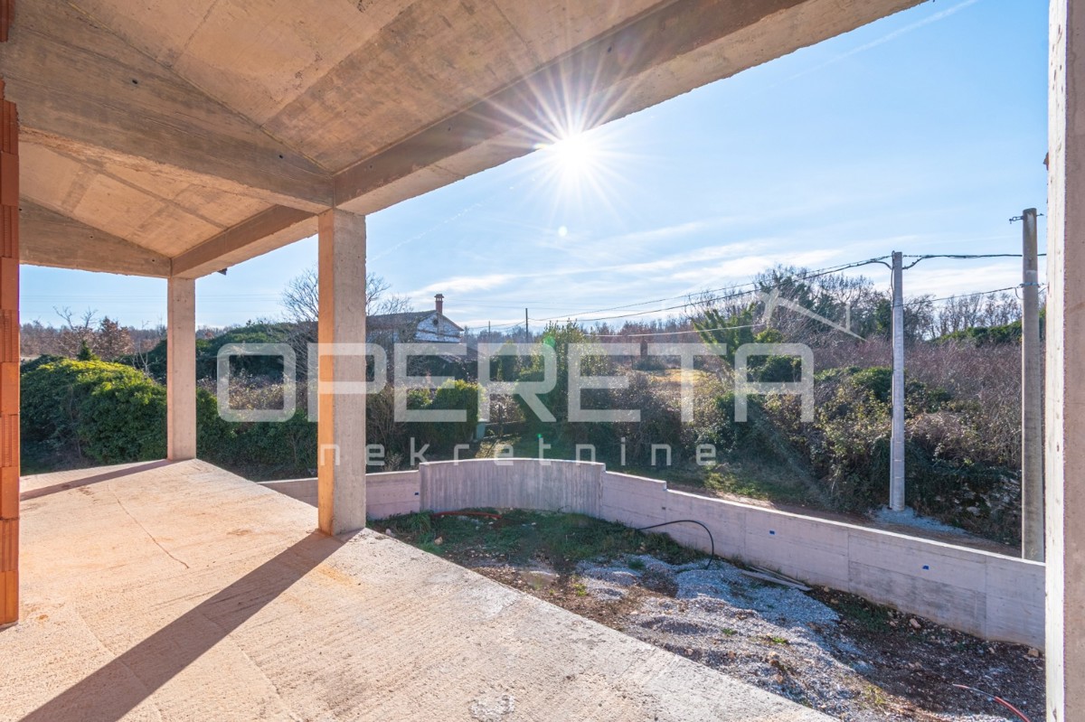 Istria, nei dintorni di Višnjan - Casa indipendente in fase di roh bau