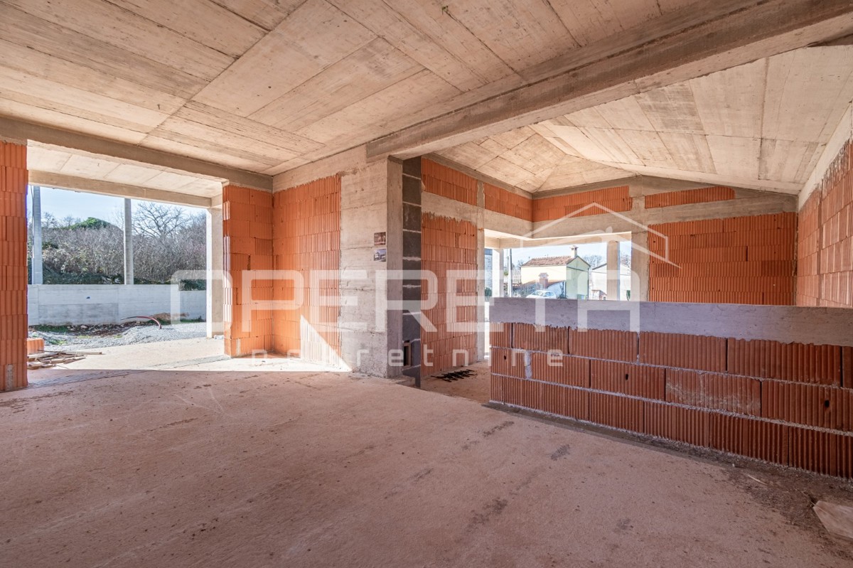 Istria, nei dintorni di Višnjan - Casa indipendente in fase di roh bau