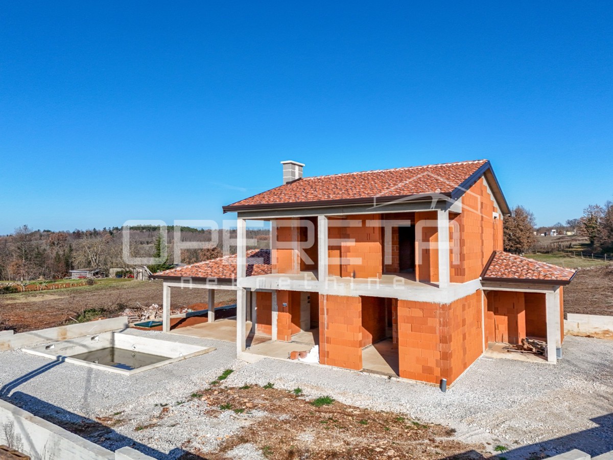 Istria, nei dintorni di Višnjan - Casa indipendente in fase di roh bau