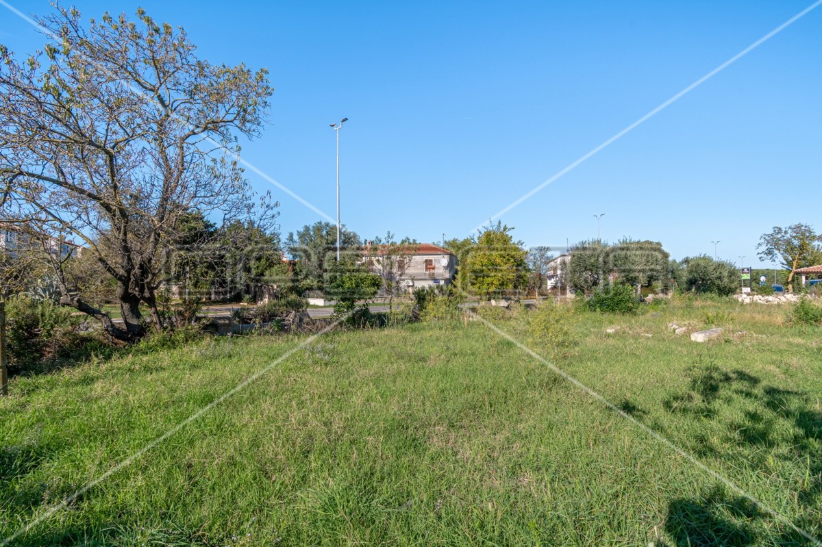 Banjole, terreno edificabile con permesso di costruzione in ottima posizione