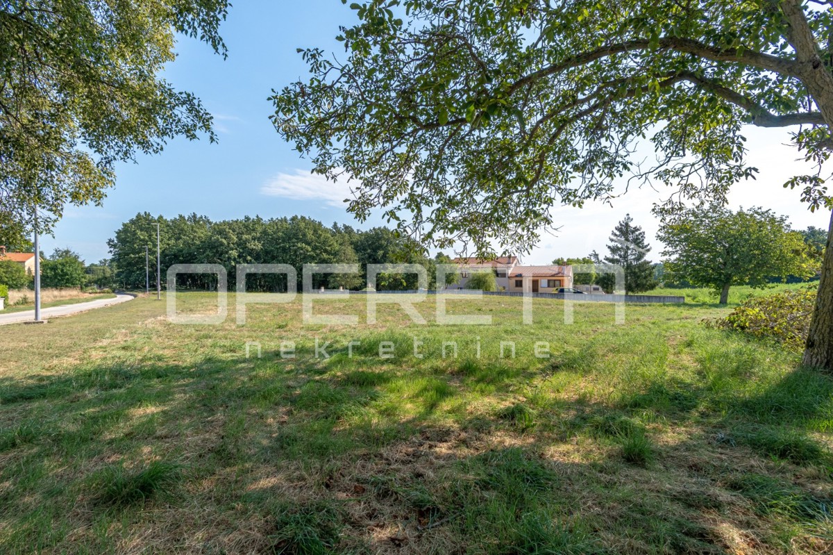 ISTRIA, SVETI PETAR IN FORESTA - Terreno edificabile in un luogo tranquillo