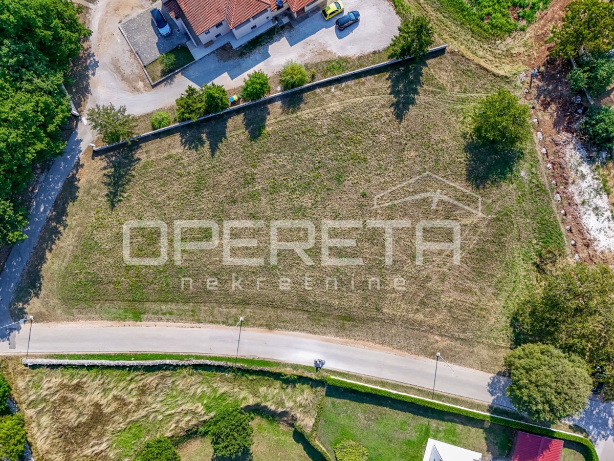 ISTRIA, SVETI PETAR IN FORESTA - Terreno edificabile in un luogo tranquillo