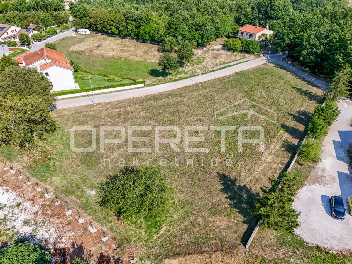 ISTRIA, SVETI PETAR IN FORESTA - Terreno edificabile in un luogo tranquillo