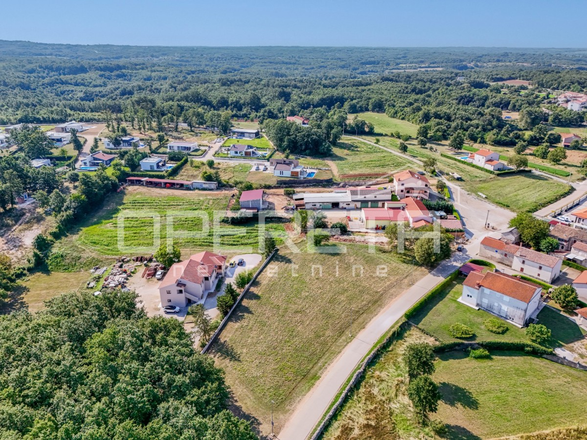 ISTRIA, SVETI PETAR IN FORESTA - Terreno edificabile in un luogo tranquillo