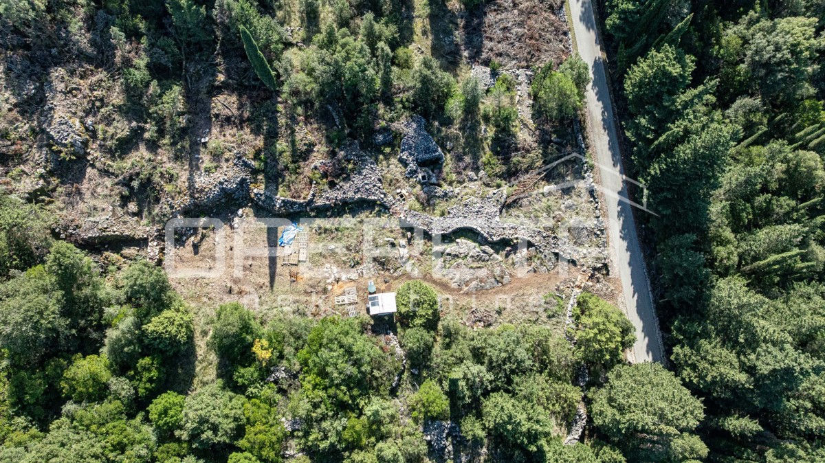 Terreno agricolo attraente di 9400 m2, non lontano dal mare, Pupnat