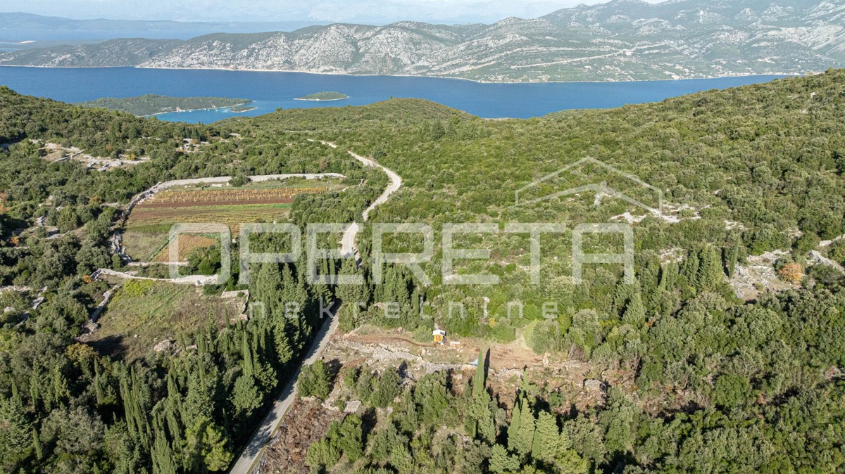 Terreno agricolo attraente di 9400 m2, non lontano dal mare, Pupnat