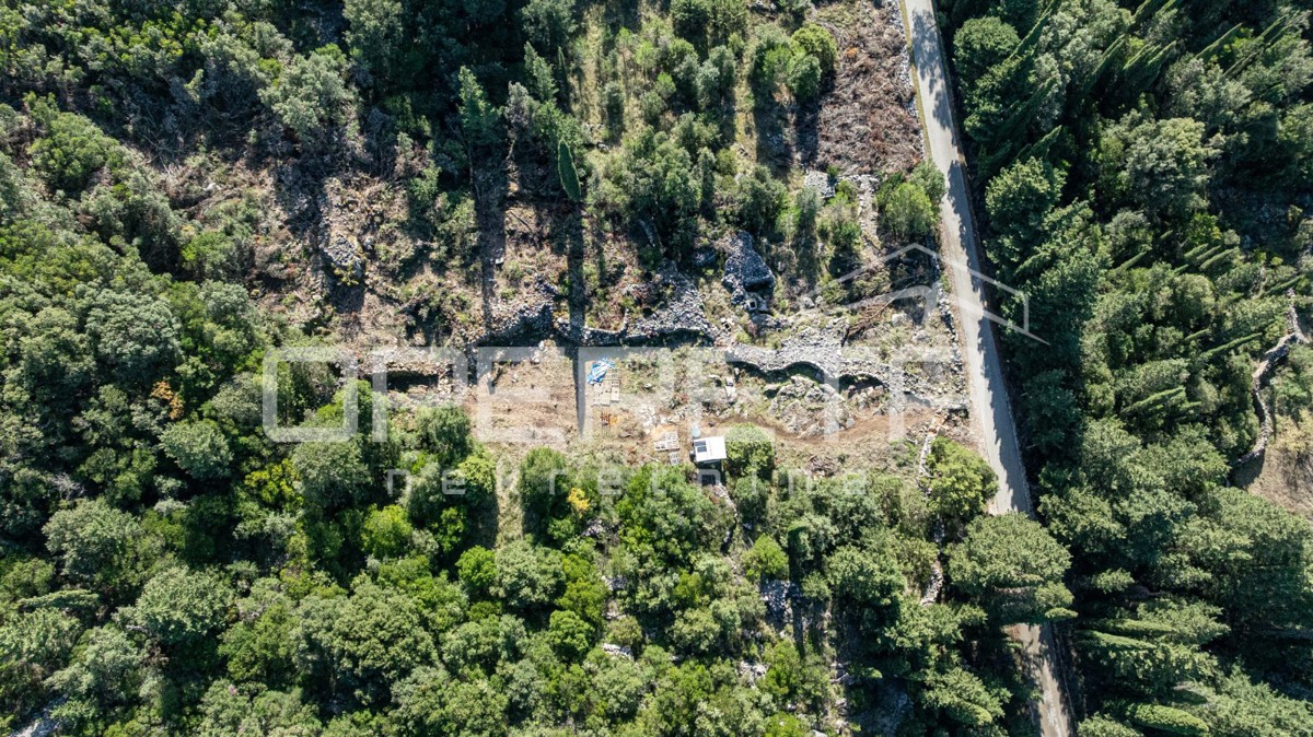 Terreno agricolo attraente di 9400 m2, non lontano dal mare, Pupnat