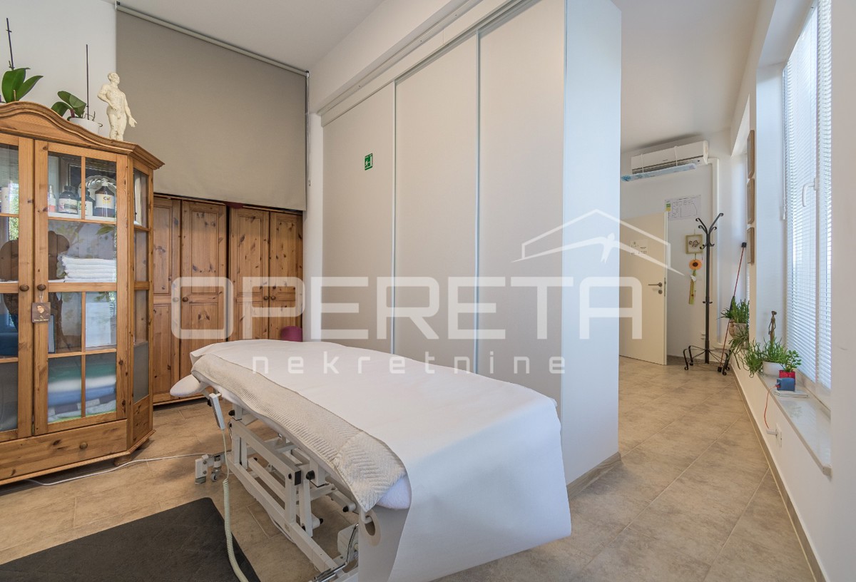 Istria, dintorni di Karigador – due appartamenti e locale commerciale con piscina e giardino