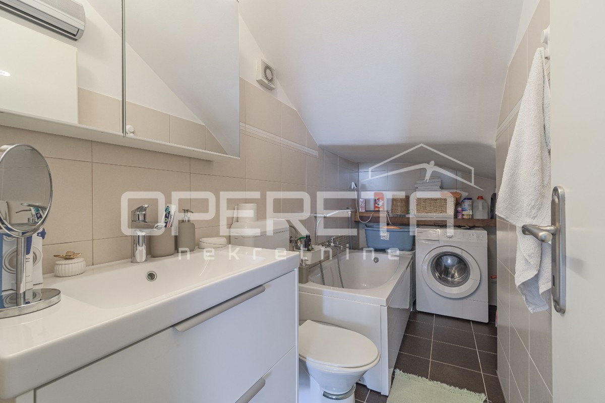 Istria, dintorni di Karigador – due appartamenti e locale commerciale con piscina e giardino