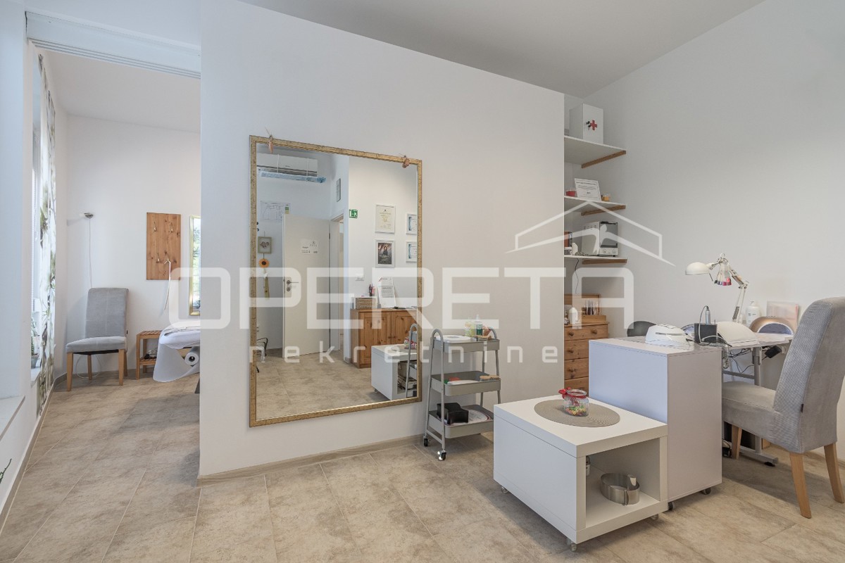 Istria, dintorni di Karigador – due appartamenti e locale commerciale con piscina e giardino