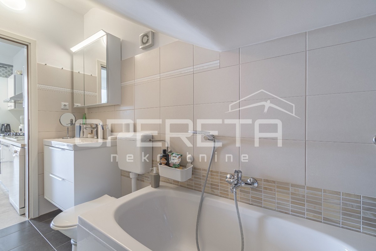 Istria, dintorni di Karigador – due appartamenti e locale commerciale con piscina e giardino