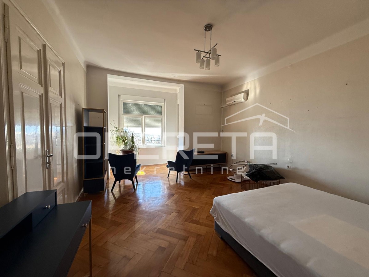 Appartamento di sei stanze nel centro di Fiume