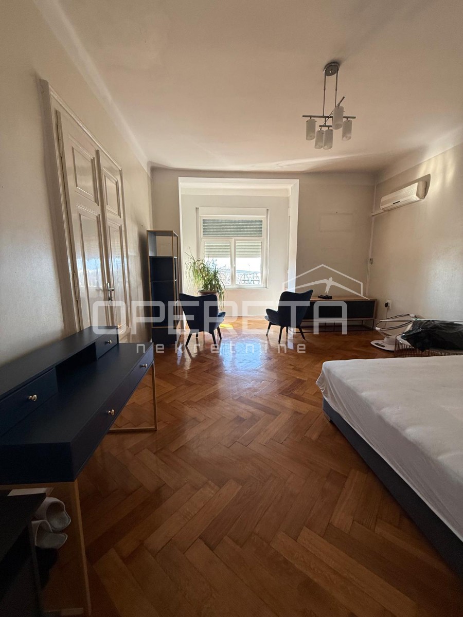 Appartamento di sei stanze nel centro di Fiume