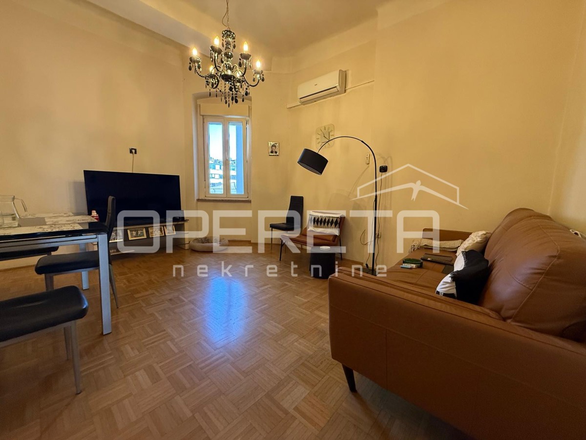 Appartamento di sei stanze nel centro di Fiume