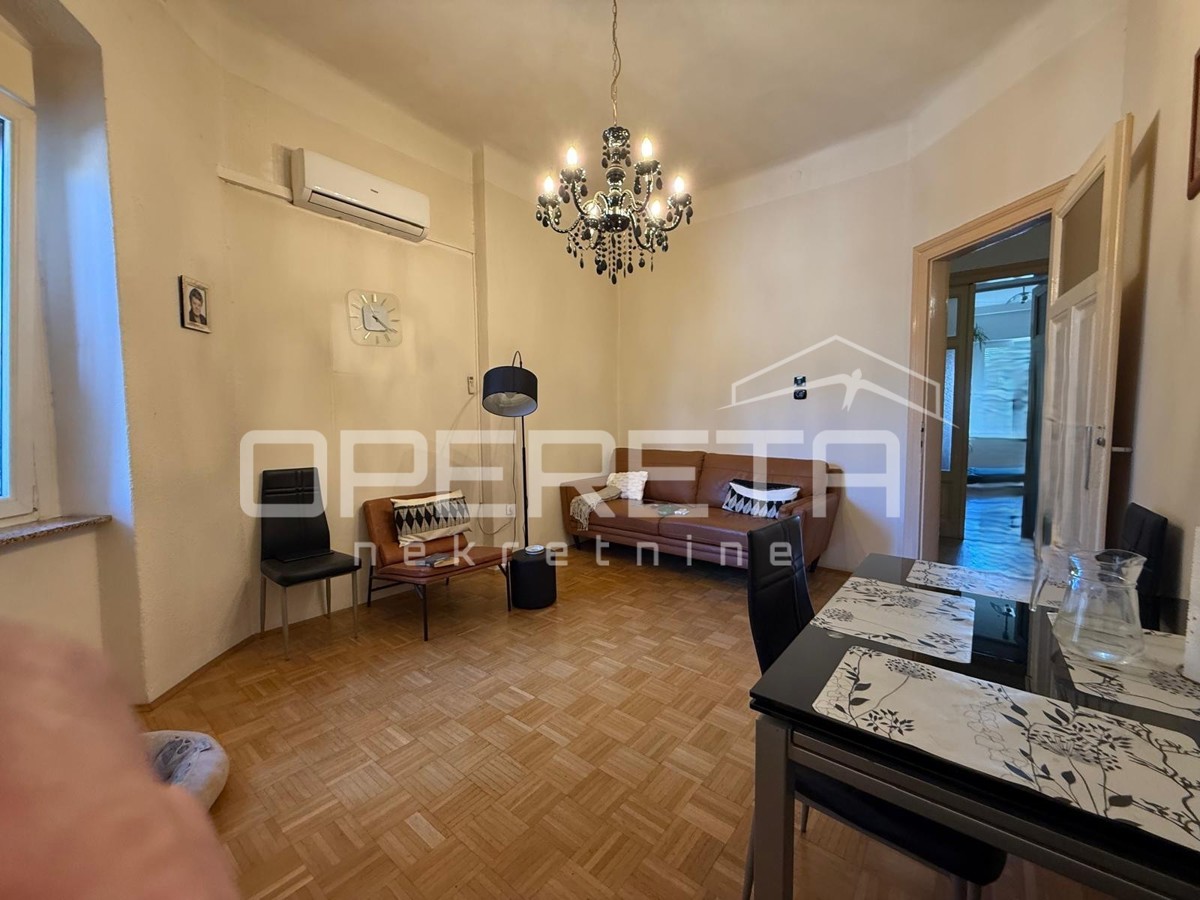 Appartamento di sei stanze nel centro di Fiume