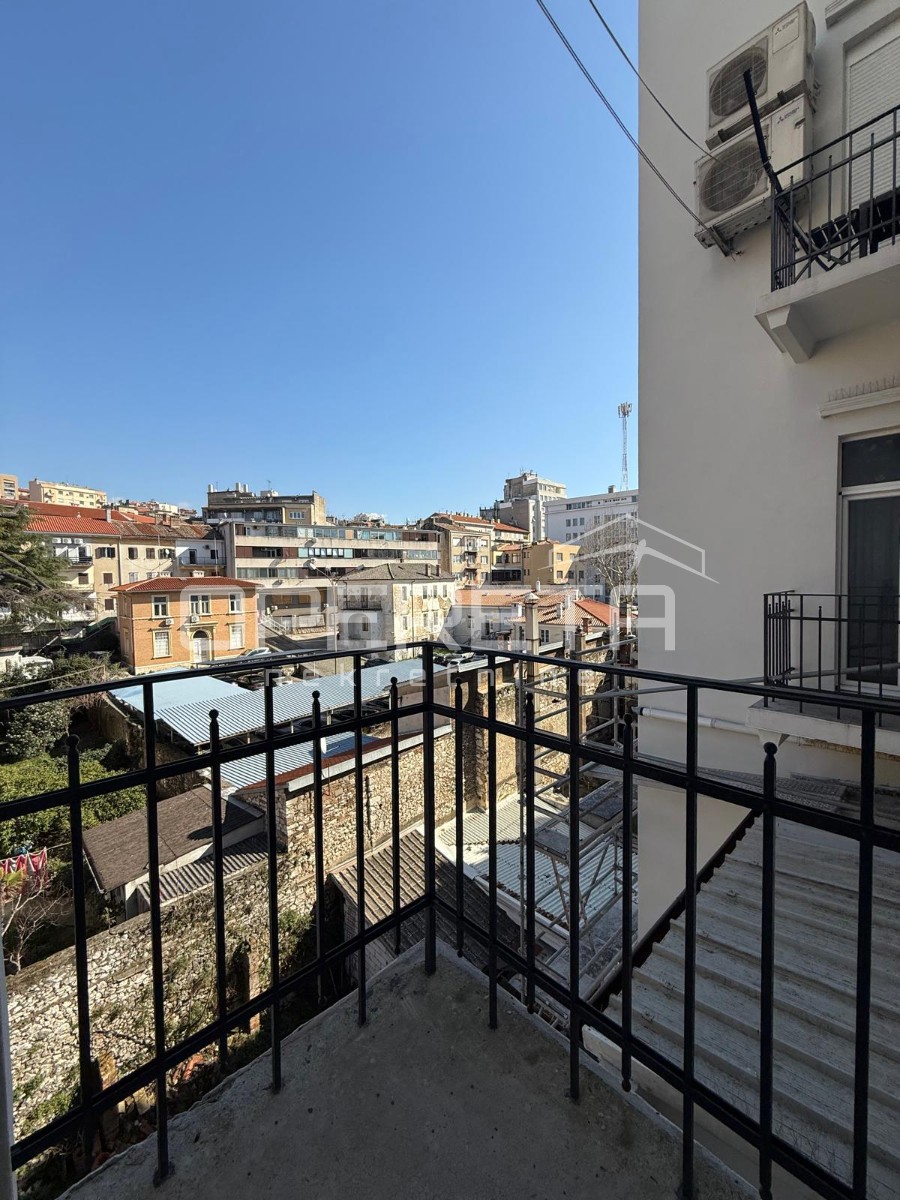 Appartamento di sei stanze nel centro di Fiume