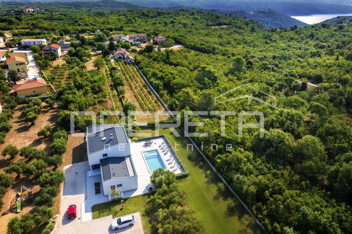 Villa di lusso su un ampio terreno e in tranquillità, Rakalj (Istria)