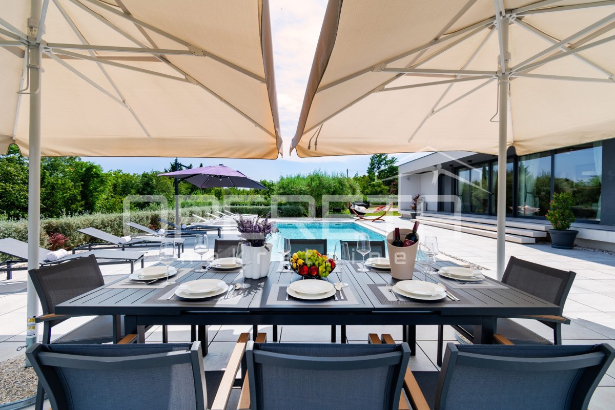 Villa di lusso su un ampio terreno e in tranquillità, Rakalj (Istria)