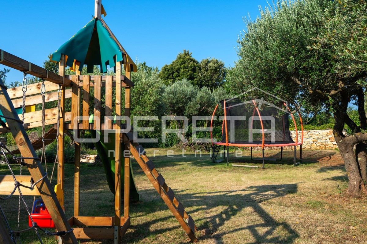 Villa di lusso su un ampio terreno e in tranquillità, Rakalj (Istria)