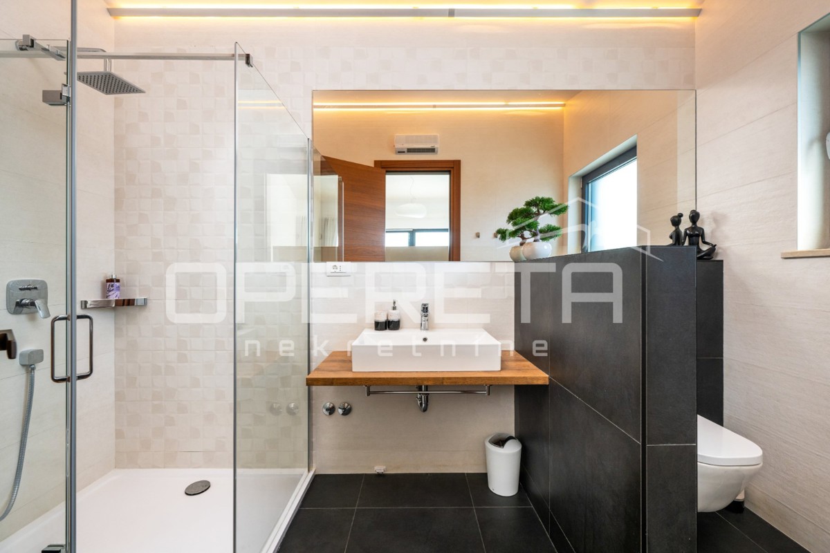 Villa di lusso su un ampio terreno e in tranquillità, Rakalj (Istria)