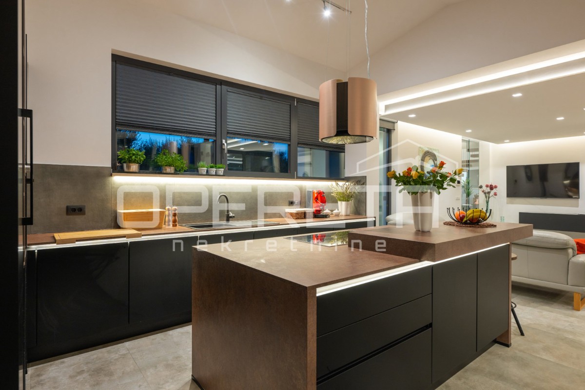 Villa di lusso su un ampio terreno e in tranquillità, Rakalj (Istria)